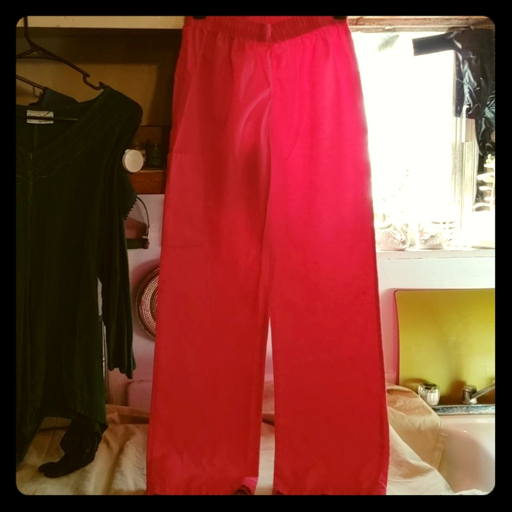 WOMEN'S SCRUBS